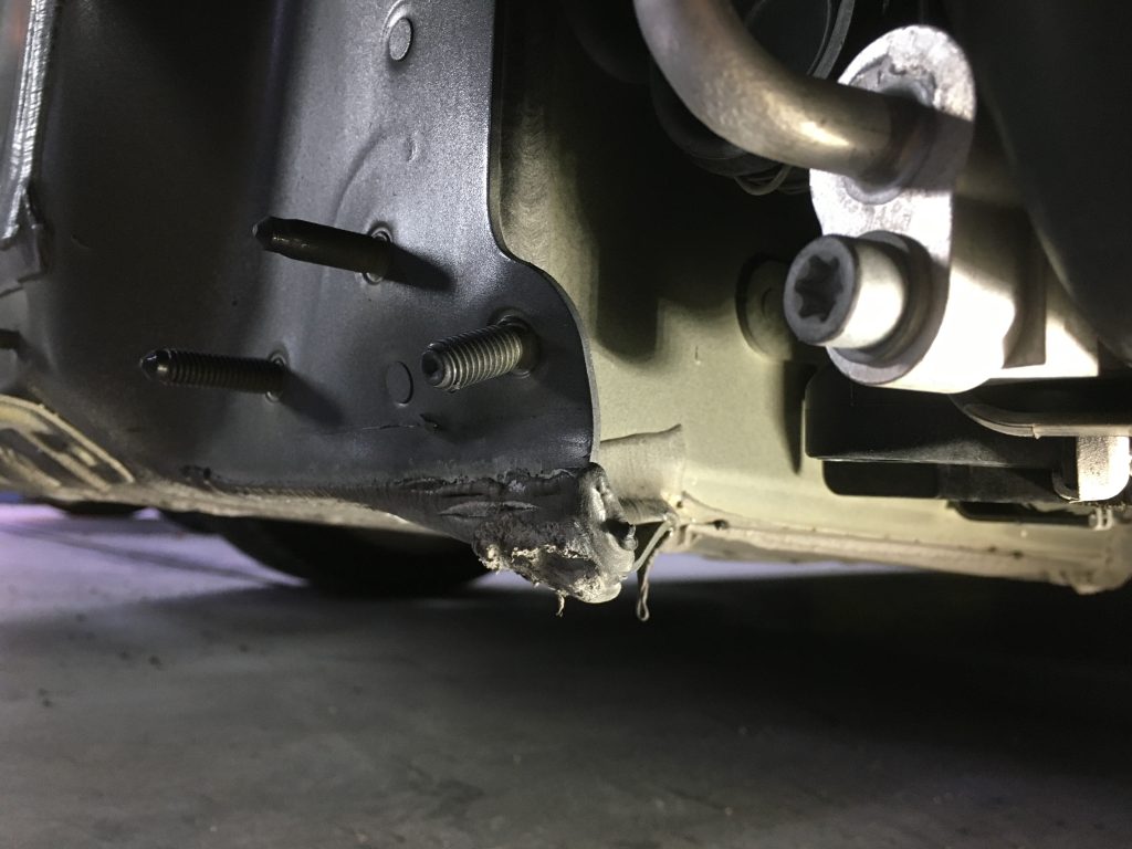 ポルシェ、ケイマン、フロントスポイラー、フロントフロアーパネル、キズ、凹み、変形、修理、交換、塗装、