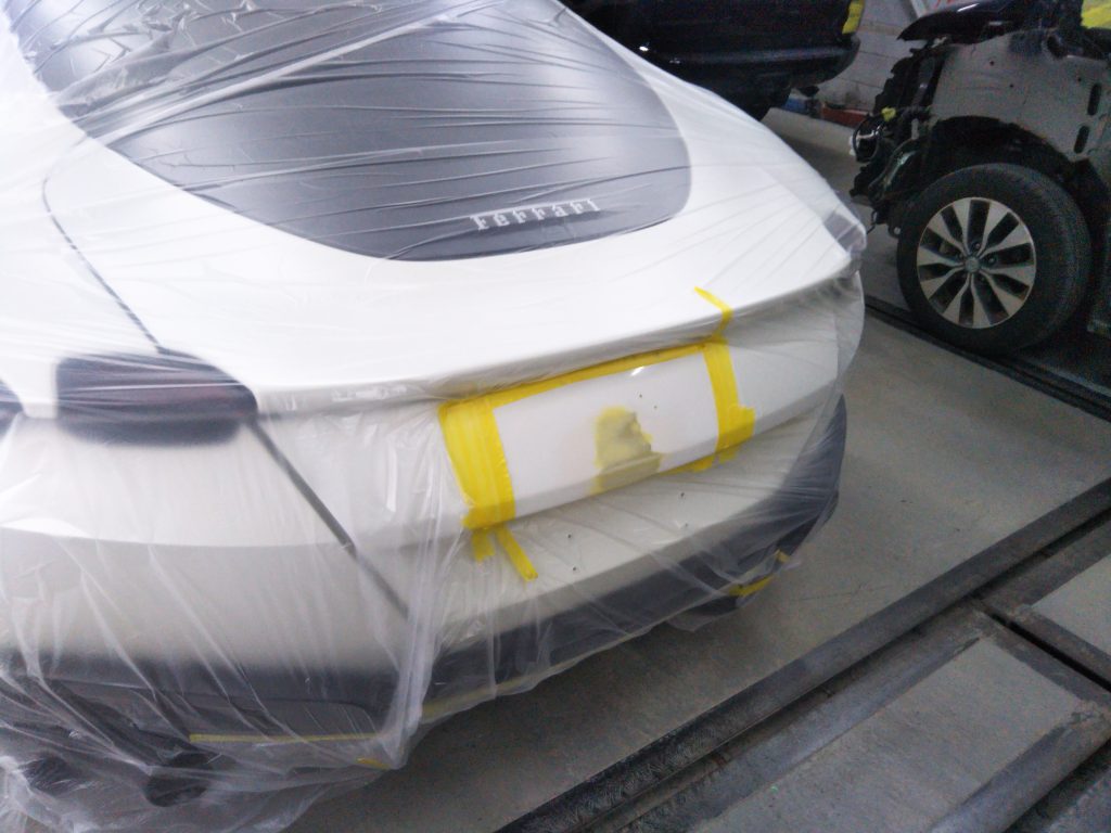 フェラーリ、ローマ、凹み、修理、アルミパネル、塗装、