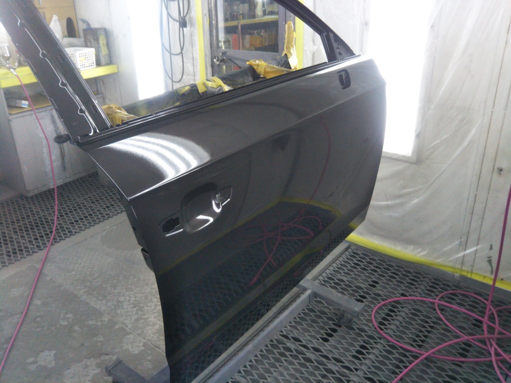 アウディ、S3、フロントバンパー、フロントフェンダー、フロントドア、リアドア、クォーターパネル、ロッカーカバー、キズ、凹み、割れ、修理、交換、塗装、