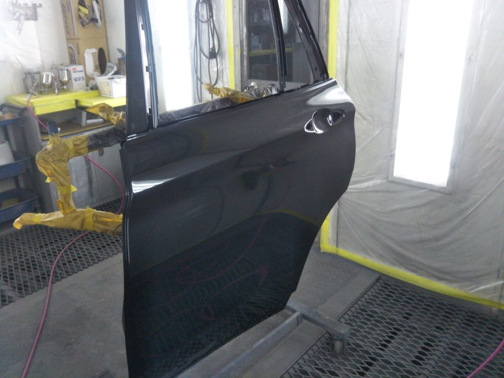 BMW、X1、リアドア、クォーターパネル、リアアーチモール、キズ、凹み、修理、交換、塗装、