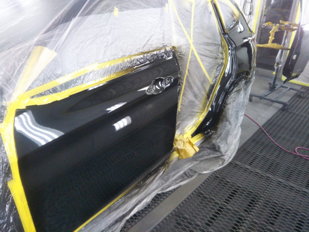 BMW、X1、リアドア、クォーターパネル、リアアーチモール、キズ、凹み、修理、交換、塗装、