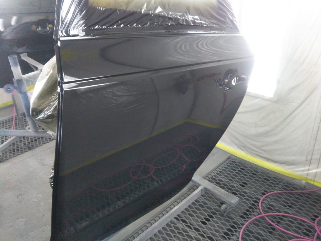 アウディ、A4、リアドア、クォーターパネル、キズ、凹み、修理、交換、塗装、