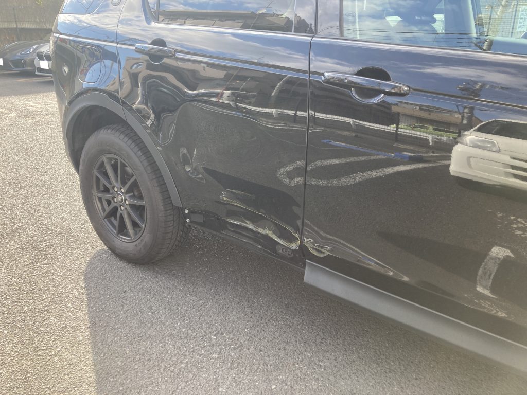 ランドローバー、ディスカバリー、リアドア、クォーターパネル、キズ、凹み、修理、交換、塗装、