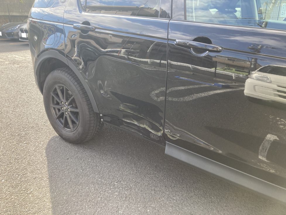 ランドローバー、ディスカバリー、リアドア、クォーターパネル、キズ、凹み、修理、交換、塗装、