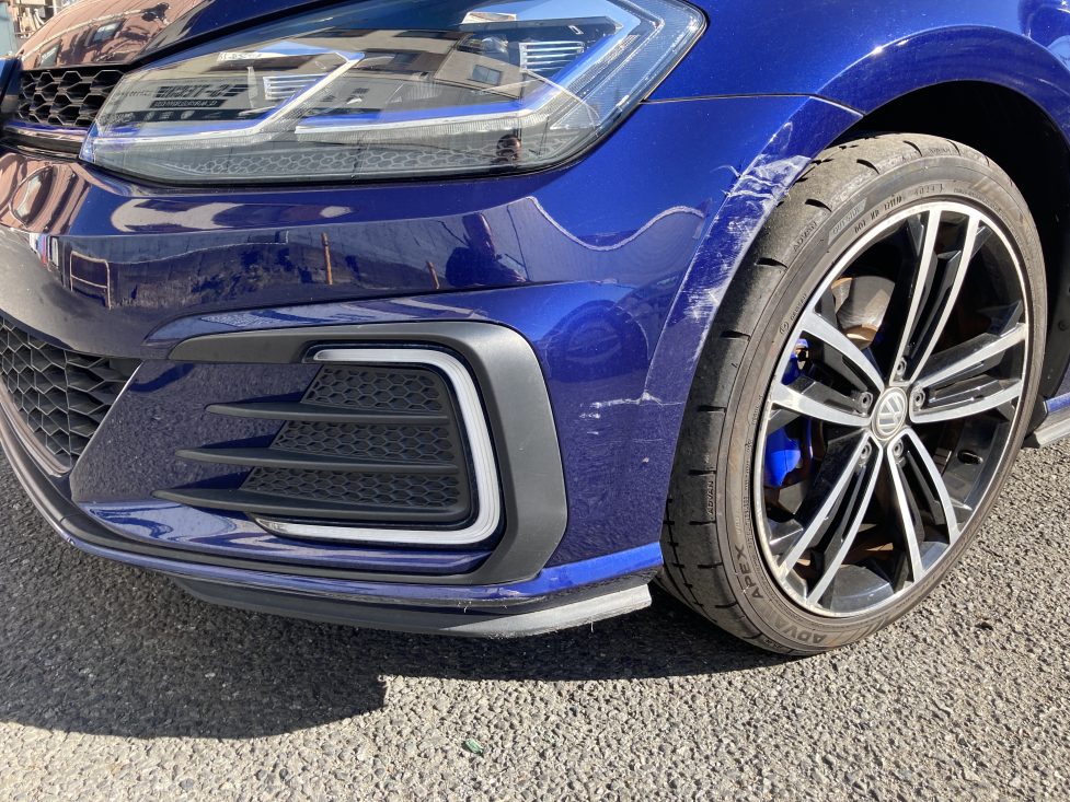 フォルクスワーゲン、ゴルフ、フロントバンパー、クォーターパネル、リアバンパー、アルミホイール、キズ、凹み、修理、交換、塗装、