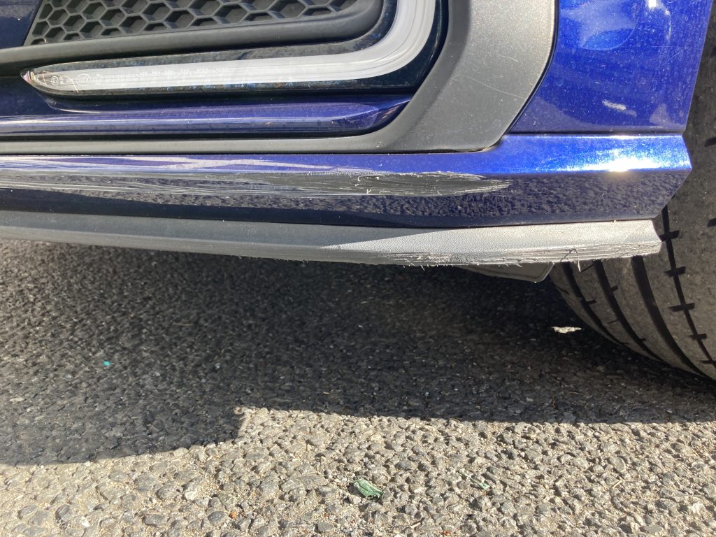 フォルクスワーゲン、ゴルフ、フロントバンパー、クォーターパネル、リアバンパー、アルミホイール、キズ、凹み、修理、交換、塗装、