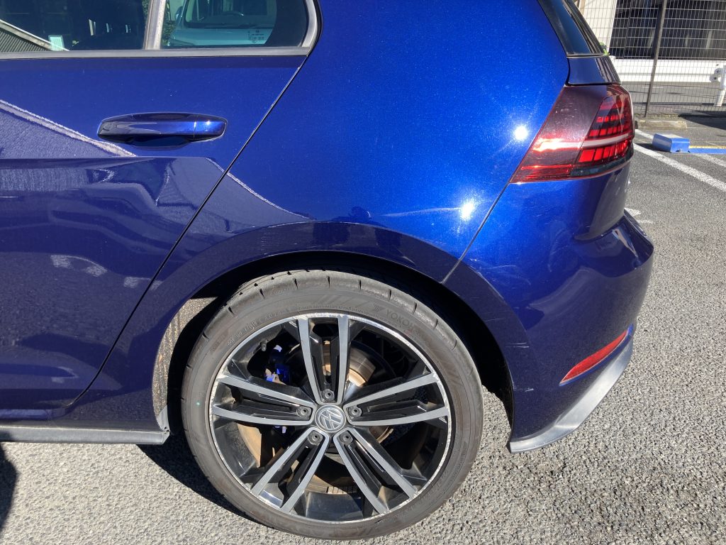 フォルクスワーゲン、ゴルフ、フロントバンパー、クォーターパネル、リアバンパー、アルミホイール、キズ、凹み、修理、交換、塗装、