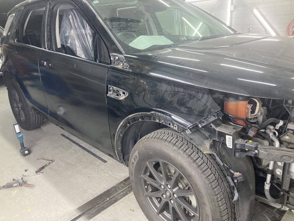 ランドローバー、ディスカバリー、リアドア、クォーターパネル、キズ、凹み、修理、交換、塗装、