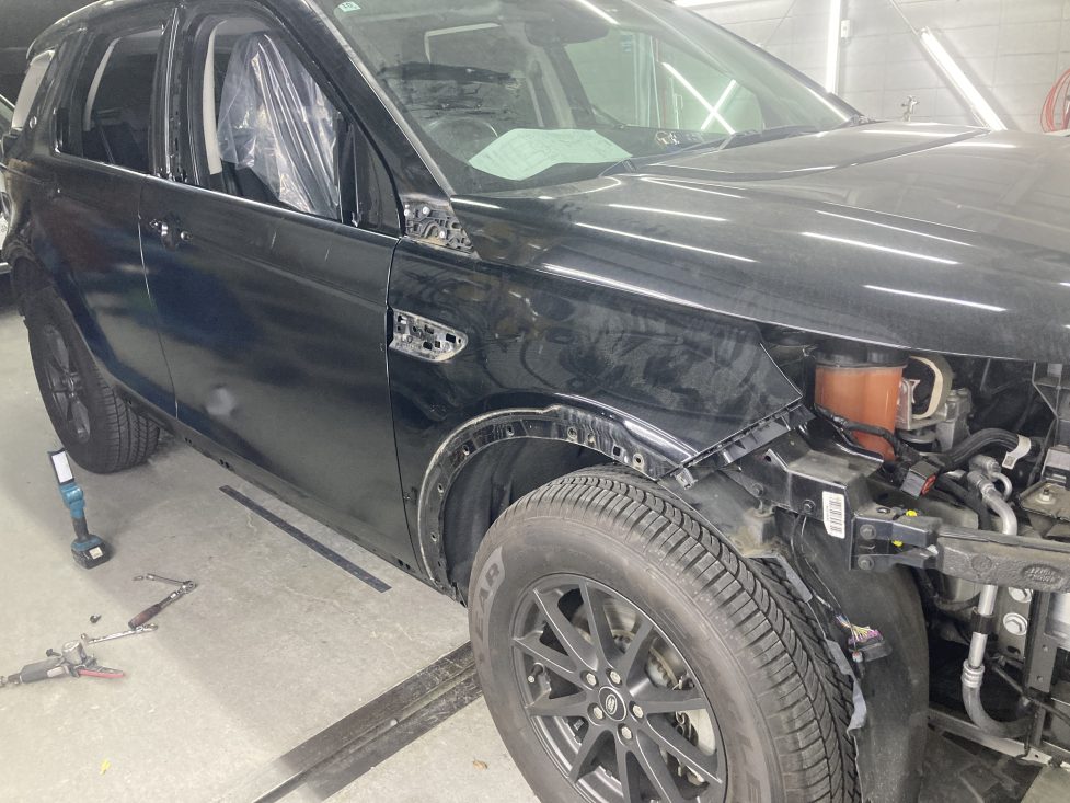 ランドローバー、ディスカバリー、リアドア、クォーターパネル、キズ、凹み、修理、交換、塗装、