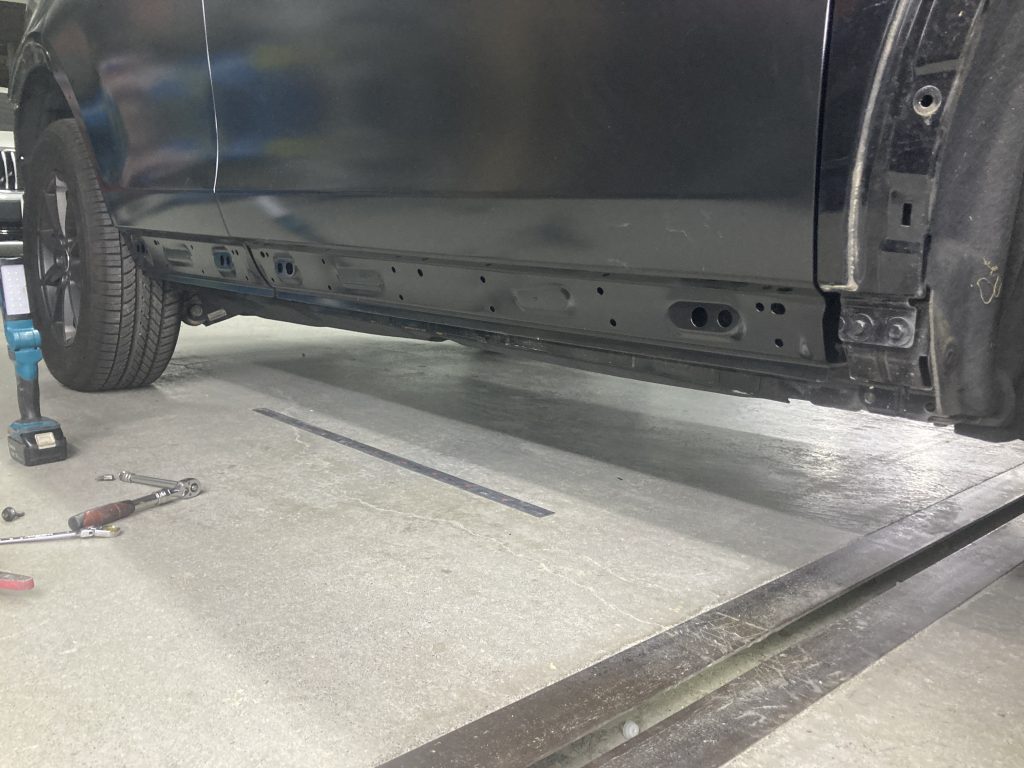 ランドローバー、ディスカバリー、リアドア、クォーターパネル、キズ、凹み、修理、交換、塗装、