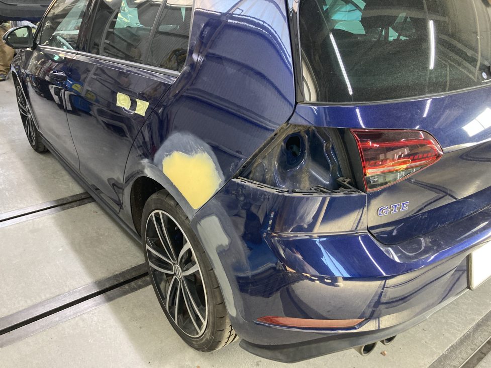 フォルクスワーゲン、ゴルフ、フロントバンパー、クォーターパネル、リアバンパー、アルミホイール、キズ、凹み、修理、交換、塗装、