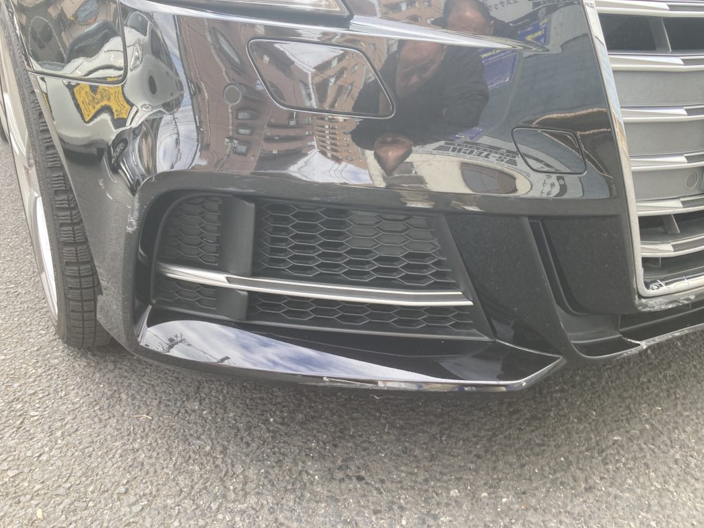 アウディ、S3、フロントバンパー、フロントフェンダー、フロントドア、リアドア、クォーターパネル、ロッカーカバー、キズ、凹み、割れ、修理、交換、塗装、