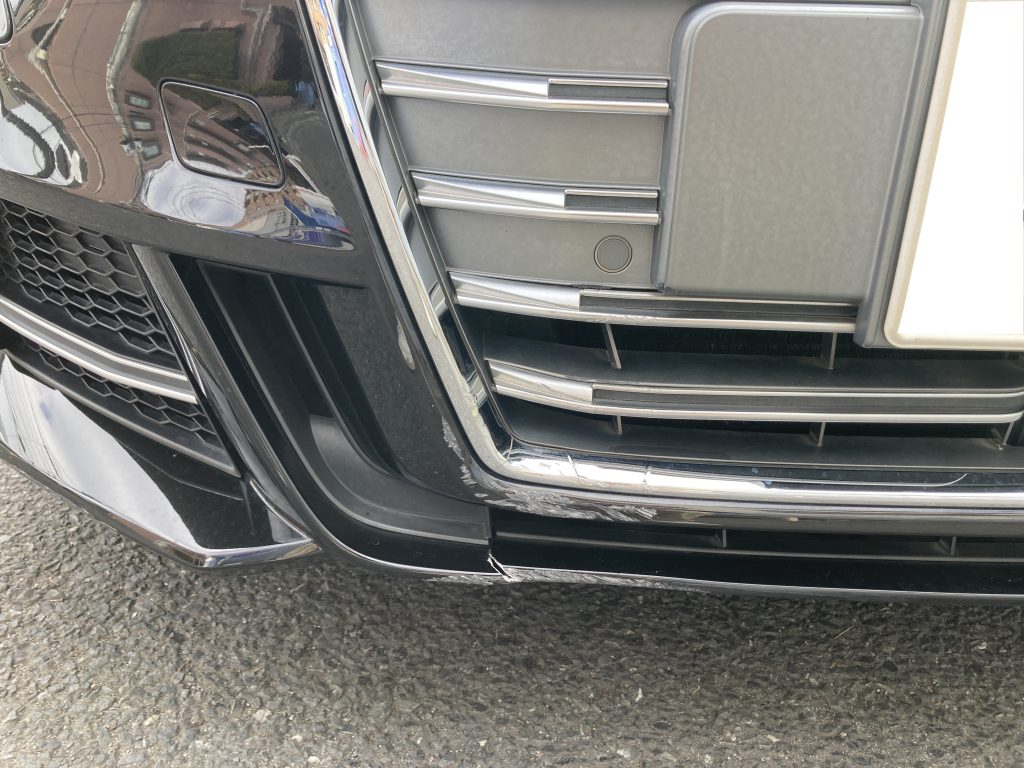 アウディ、S3、フロントバンパー、フロントフェンダー、フロントドア、リアドア、クォーターパネル、ロッカーカバー、キズ、凹み、割れ、修理、交換、塗装、