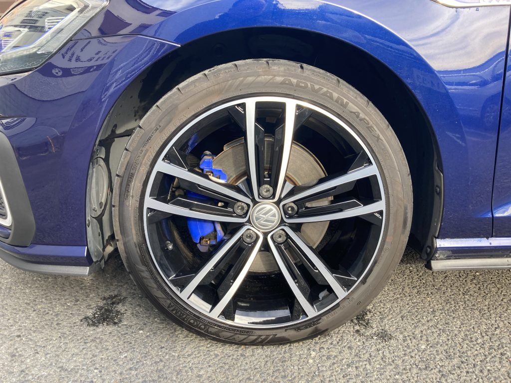 フォルクスワーゲン、ゴルフ、フロントバンパー、クォーターパネル、リアバンパー、アルミホイール、キズ、凹み、修理、交換、塗装、