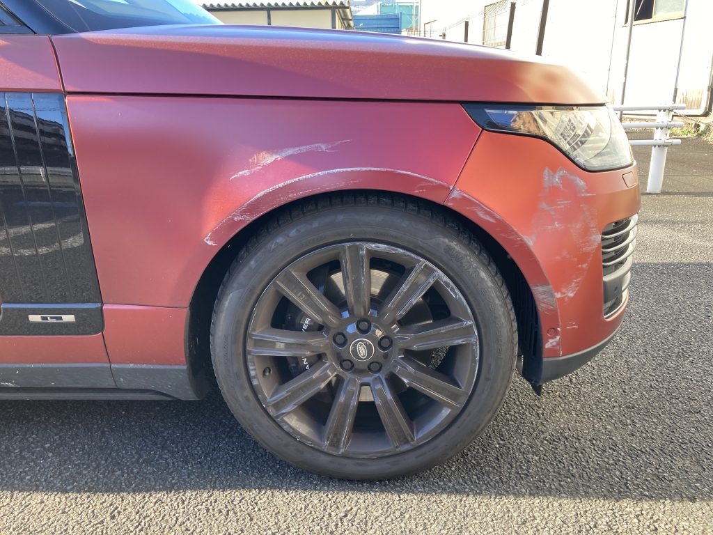 ランドローバー、レンジローバー、フロントバンパー、ヘッドライト、フロントフェンダー、キズ、凹み、交換、塗装、マジョーラカラー、