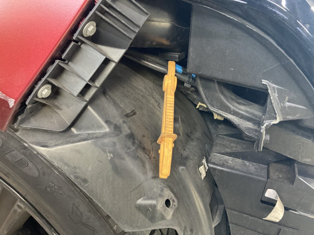 ランドローバー、レンジローバー、フロントバンパー、ヘッドライト、フロントフェンダー、キズ、凹み、交換、塗装、マジョーラカラー、