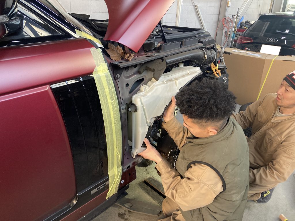 ランドローバー、レンジローバー、フロントバンパー、ヘッドライト、フロントフェンダー、キズ、凹み、交換、塗装、マジョーラカラー、