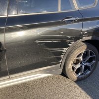 BMW、X1、リアドア、クォーターパネル、リアアーチモール、キズ、凹み、修理、交換、塗装、
