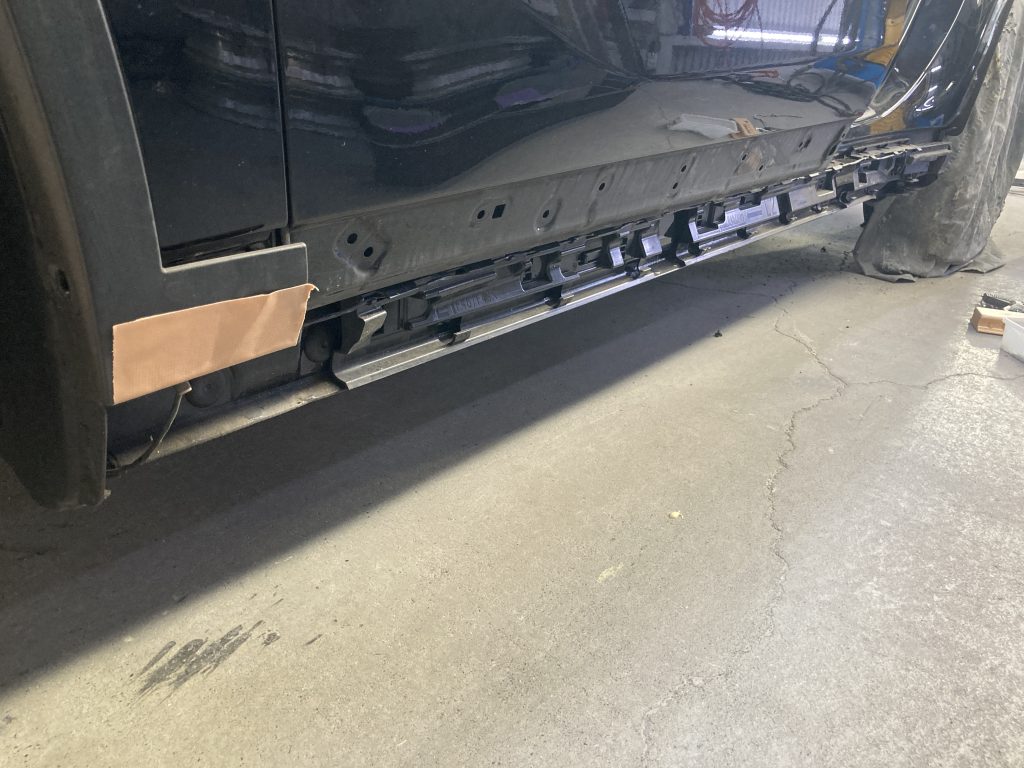 BMW、X1、リアドア、クォーターパネル、リアアーチモール、キズ、凹み、修理、交換、塗装、