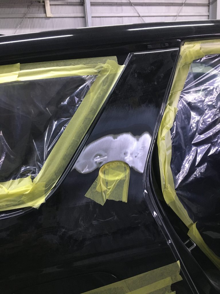 ランドローバー、ディスカバリー、リアドア、クォーターパネル、キズ、凹み、修理、交換、塗装、