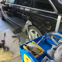 アウディ、A4、リアドア、クォーターパネル、キズ、凹み、修理、交換、塗装、