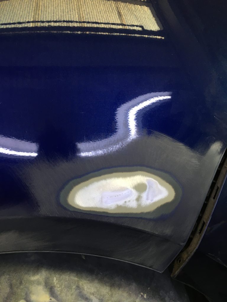 フォルクスワーゲン、ゴルフ、フロントバンパー、クォーターパネル、リアバンパー、アルミホイール、キズ、凹み、修理、交換、塗装、