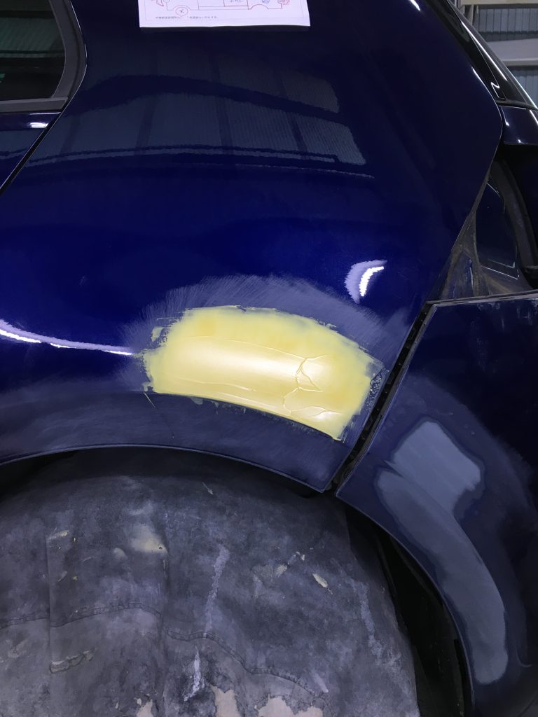 フォルクスワーゲン、ゴルフ、フロントバンパー、クォーターパネル、リアバンパー、アルミホイール、キズ、凹み、修理、交換、塗装、