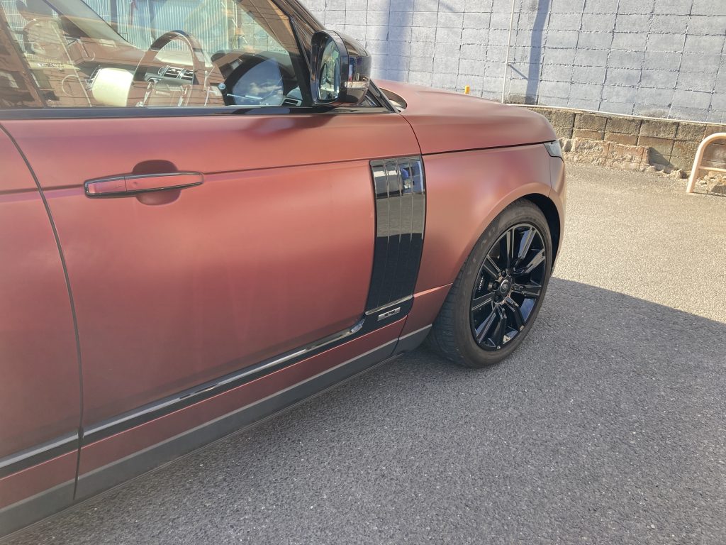 ランドローバー、レンジローバー、フロントバンパー、ヘッドライト、フロントフェンダー、キズ、凹み、交換、塗装、マジョーラカラー、