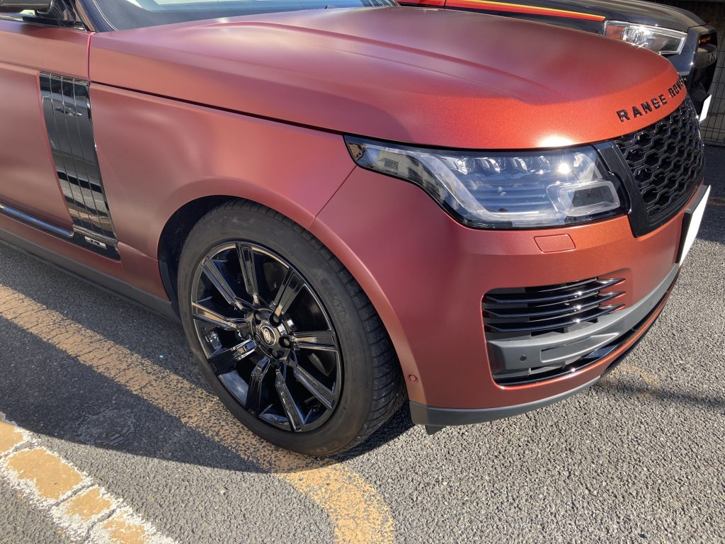 ランドローバー、レンジローバー、フロントバンパー、ヘッドライト、フロントフェンダー、キズ、凹み、交換、塗装、マジョーラカラー、