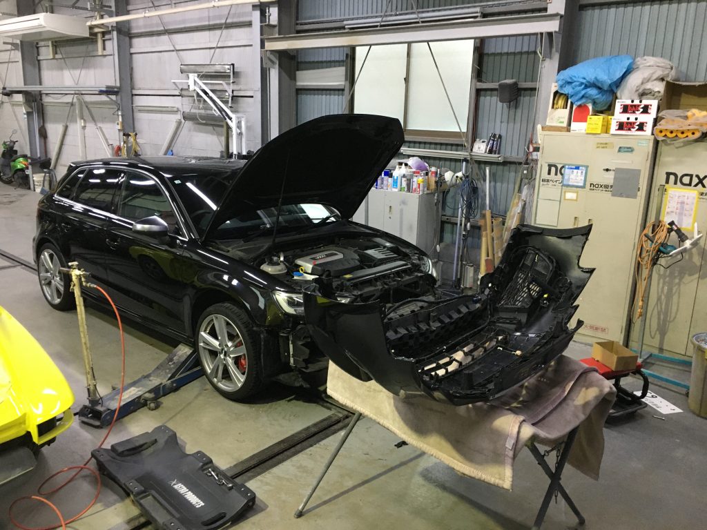 アウディ、S3、フロントバンパー、フロントフェンダー、フロントドア、リアドア、クォーターパネル、ロッカーカバー、キズ、凹み、割れ、修理、交換、塗装、
