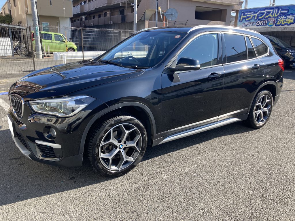 BMW、X1、リアドア、クォーターパネル、リアアーチモール、キズ、凹み、修理、交換、塗装、