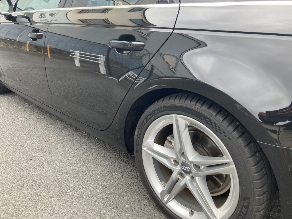 アウディ、A4、リアドア、クォーターパネル、キズ、凹み、修理、交換、塗装、