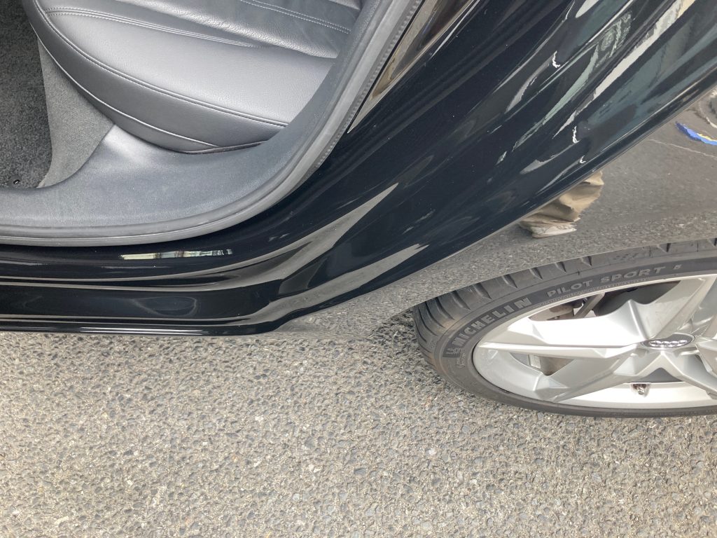 アウディ、A4、リアドア、クォーターパネル、キズ、凹み、修理、交換、塗装、