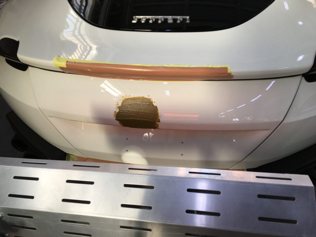 フェラーリ、ローマ、凹み、修理、アルミパネル、塗装、