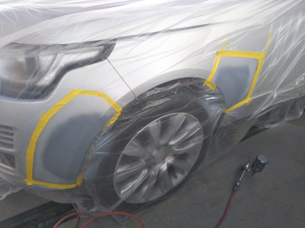 ランドローバー、レンジローバー、フロントバンパー、フロントドア、リアドア、クォーターパネル、リアバンパー、キズ、凹み、変形、修理、塗装、