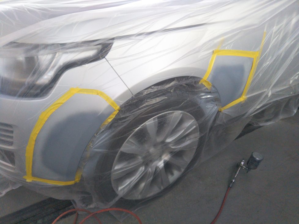 ランドローバー、レンジローバー、フロントバンパー、フロントドア、リアドア、クォーターパネル、リアバンパー、キズ、凹み、変形、修理、塗装、