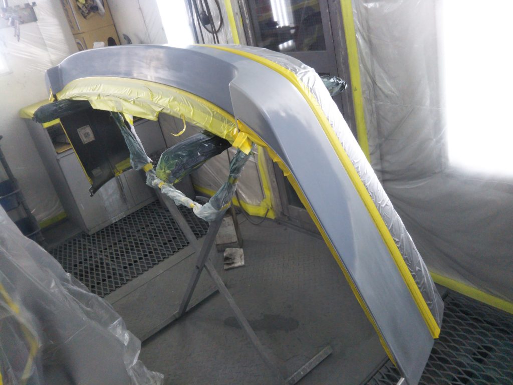 ランドローバー、レンジローバー、フロントバンパー、フロントドア、リアドア、クォーターパネル、リアバンパー、キズ、凹み、変形、修理、塗装、