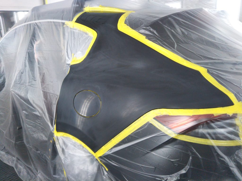 マセラティ、レヴァンテ、フロントバンパー、フロントドア、リアドア、リアアーチモール、キズ、凹み、修理、交換、塗装、