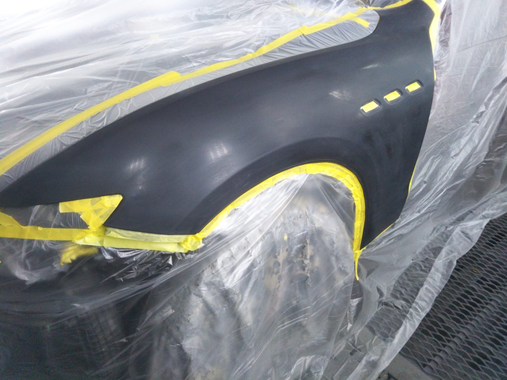 マセラティ、レヴァンテ、フロントバンパー、フロントドア、リアドア、リアアーチモール、キズ、凹み、修理、交換、塗装、