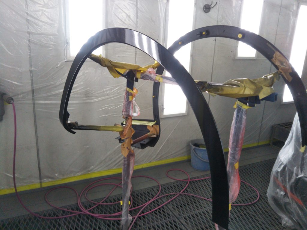 マセラティ、レヴァンテ、フロントバンパー、フロントドア、リアドア、リアアーチモール、キズ、凹み、修理、交換、塗装、