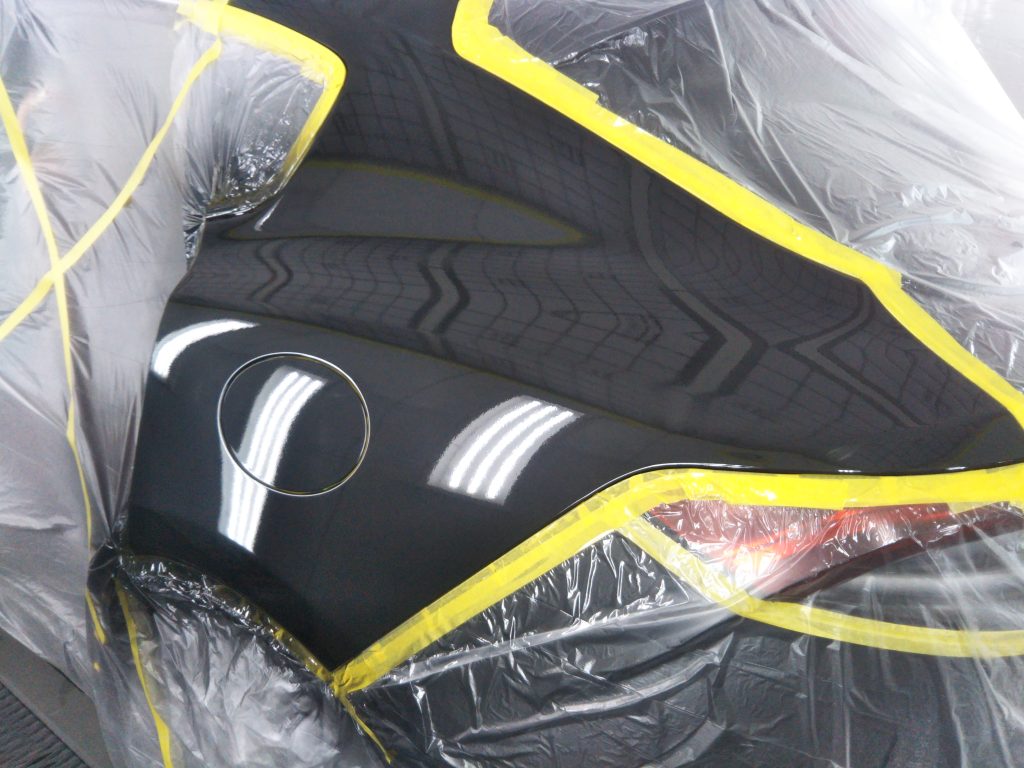 マセラティ、レヴァンテ、フロントバンパー、フロントドア、リアドア、リアアーチモール、キズ、凹み、修理、交換、塗装、