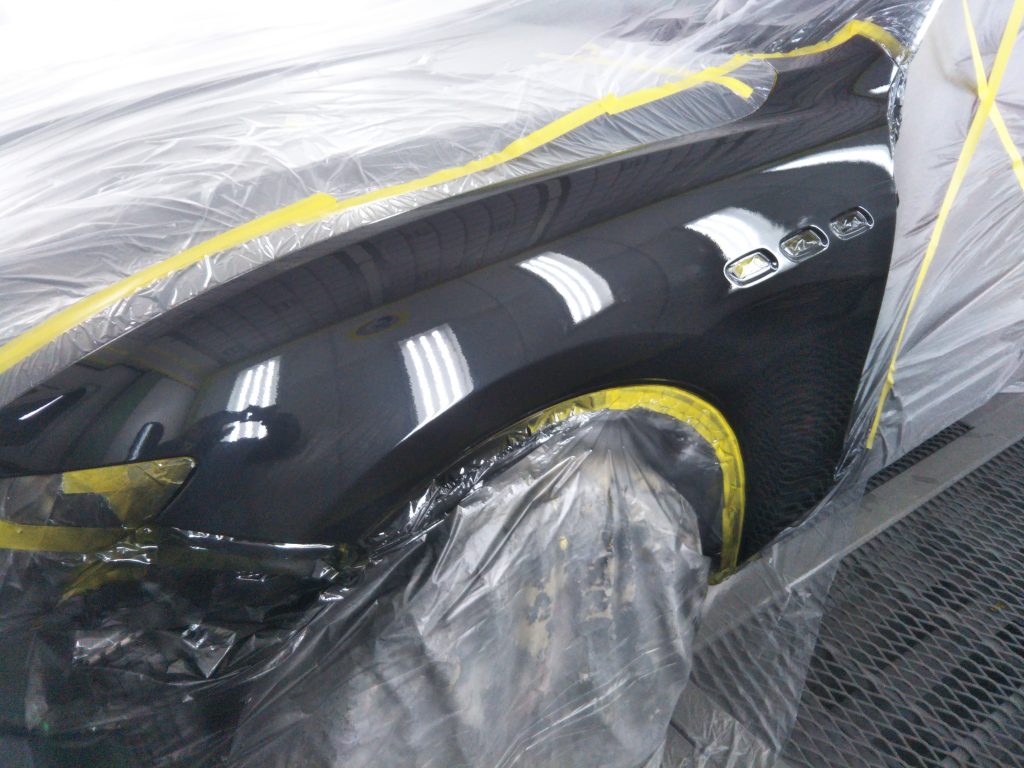 マセラティ、レヴァンテ、フロントバンパー、フロントドア、リアドア、リアアーチモール、キズ、凹み、修理、交換、塗装、