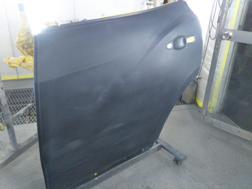 マセラティ、レヴァンテ、フロントバンパー、フロントドア、リアドア、リアアーチモール、キズ、凹み、修理、交換、塗装、