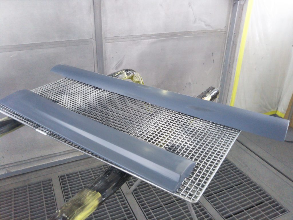 マセラティ、レヴァンテ、フロントバンパー、フロントドア、リアドア、リアアーチモール、キズ、凹み、修理、交換、塗装、