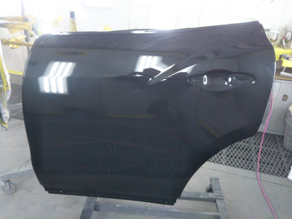 マセラティ、レヴァンテ、フロントバンパー、フロントドア、リアドア、リアアーチモール、キズ、凹み、修理、交換、塗装、