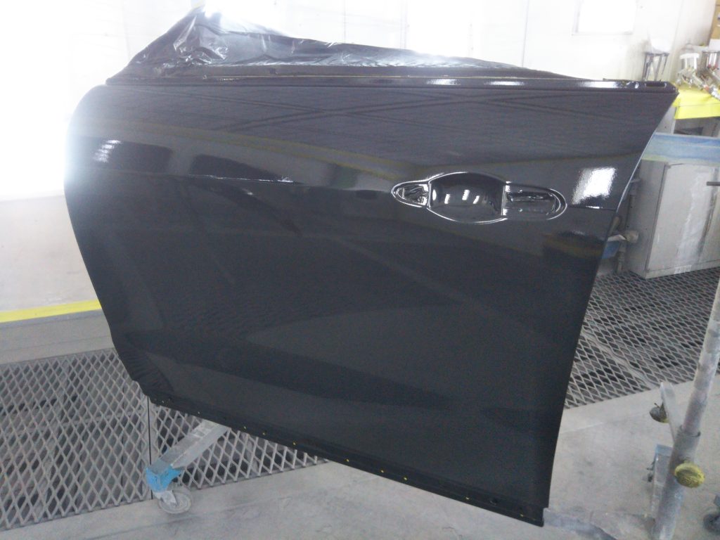 マセラティ、レヴァンテ、フロントバンパー、フロントドア、リアドア、リアアーチモール、キズ、凹み、修理、交換、塗装、