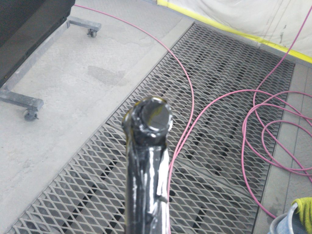 マセラティ、レヴァンテ、フロントバンパー、フロントドア、リアドア、リアアーチモール、キズ、凹み、修理、交換、塗装、