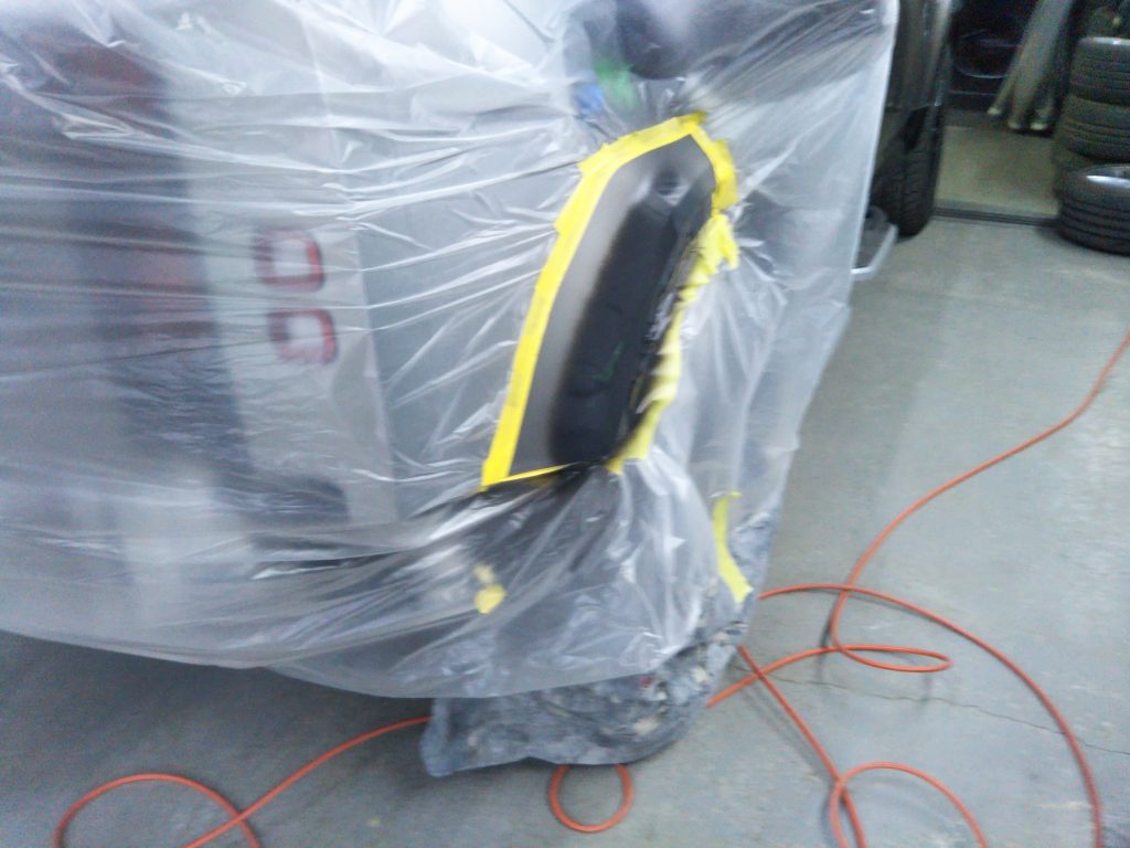 ランドローバー、ディフェンダー、フロントバンパー、フロントフェンダー、クォーターパネル、リアバンパー、キズ、変形、凹み、修理、塗装、