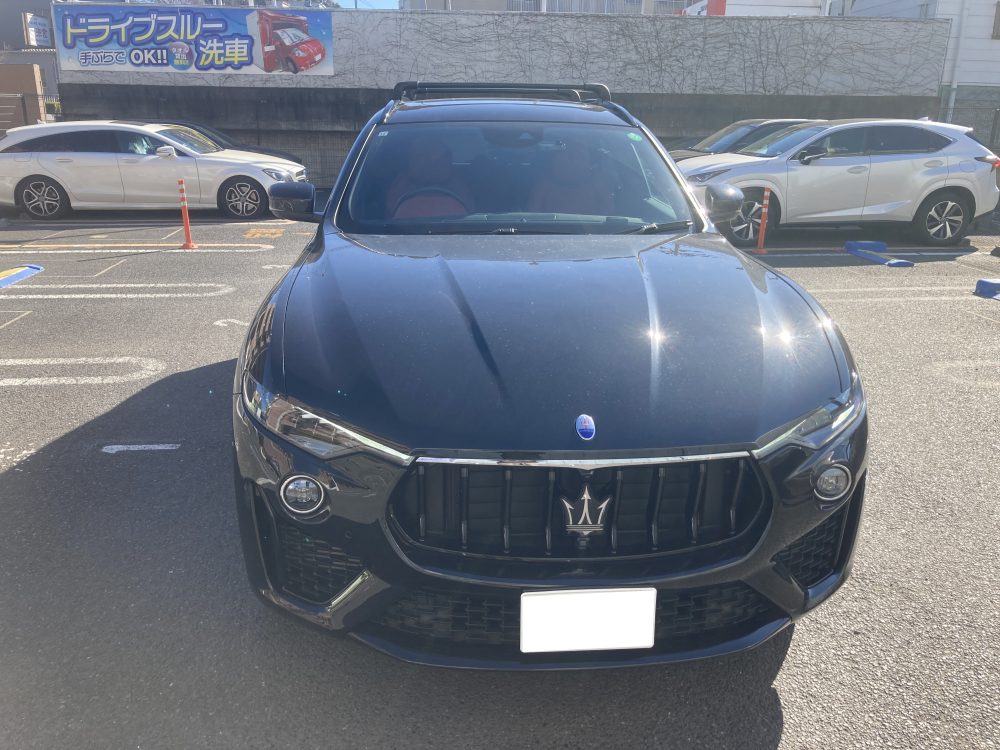 マセラティ、レヴァンテ、フロントバンパー、フロントドア、リアドア、リアアーチモール、キズ、凹み、修理、交換、塗装、