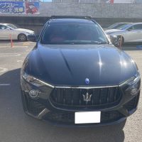 マセラティ、レヴァンテ、フロントバンパー、フロントドア、リアドア、リアアーチモール、キズ、凹み、修理、交換、塗装、